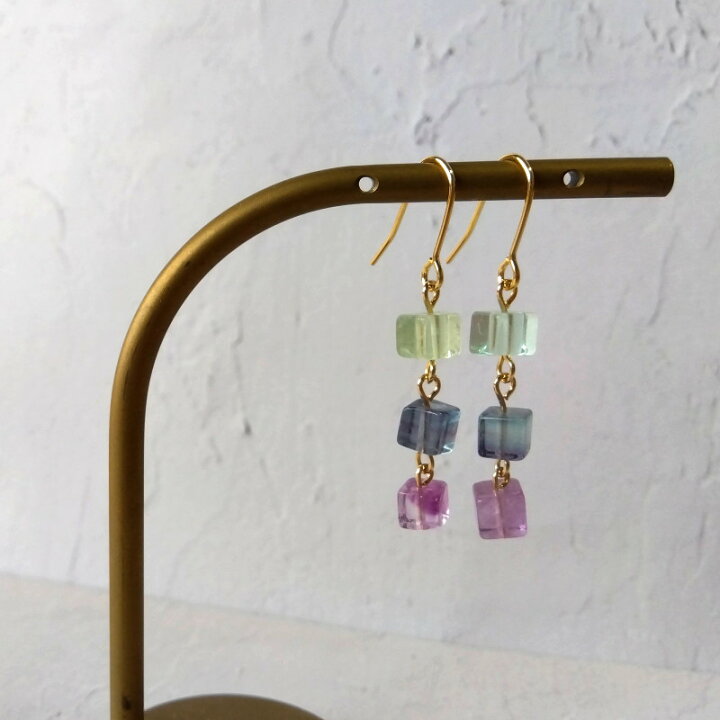 楽天市場】フローライト（ほたる石）のキューブキャンディピアス 3連  