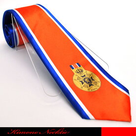 首に勲章（メダル）オランダの国章を付けたようなデザインのネクタイです。☆ジョークネクタイ／アートネクタイ／