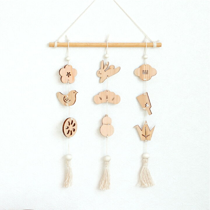 楽天市場 11月下旬出荷分受付中 つるし雛 雛人形 木製 つるし飾り 吊るし雛 おしゃれ コンパクト インテリア ひな飾り 初節句 節句 ひな人形 モダン 天然木 国産 可愛い 収納飾り 木 玄関 桃の節句 組み木 クムキ 木の絵本棚とおもちゃ 人と木