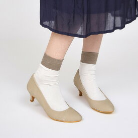 パンプスに合わせやすいシルクの靴下【日本製】