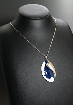【工房限定オリジナル商品】手びねりアート白金彩人形シルエットお土産母の日プレゼント伊万里焼ペンダント。【楽ギフ_包装選択】【楽ギフ_メッセ入力】