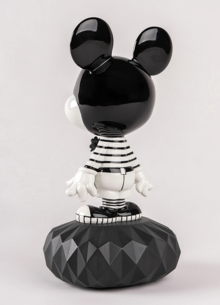 Mickey In Black & White【正規品】リヤドロ LLADRO ミッキーマウス カートゥーン 新作 フィギュリン ミッキー ディズニー  ハイポーセリン 磁器 人形 置物 インテリア 玄関 新築 お祝い 01009601 | ジュエリー　うらら