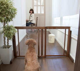 kiinus(キーヌス) [ スタンドゲート 60A アクリル ] 小型犬用 ペットゲート 横幅(67.5cmから113cm) ペットフェンス 長い ドア付き 置くだけ 室内用 木製 ペット家具 日本製
