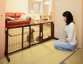 kiinus(キーヌス) [ スタンドゲート F 60A メッシュ ] 小型犬用 ペットゲート 横幅(127.5cmから173cm) ペットフェンス 長い ドア付き 置くだけ 室内用 木製 ペット家具 日本製