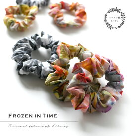 【限定数】WINSOME Liberty ウィンサムリバティ＜Frozen in Time フローズン・イン・タイム＞ リバティ タナローン コットン シュシュ【シーズン柄】 リバティプリント mergeオリジナル【日本製】【ハンドメイド】(42WSL-CHOU-FROZEN)【ギフト】