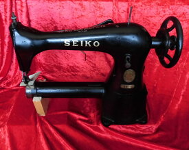 【中古】 「日本製」頭部のみ　セイコー　SEIKO　1本針本縫いローラー押さえ金付き。TE-1型　　横筒形ミシン