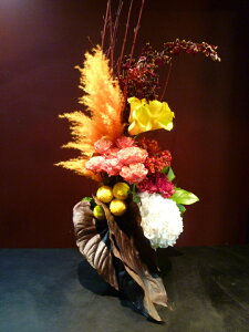 yAWgzeCXĝ]ɍ킹ĂCł肵܂B c̊ɓA傫IȃfUCłBX܊JXjЈjɓɂ߂łB