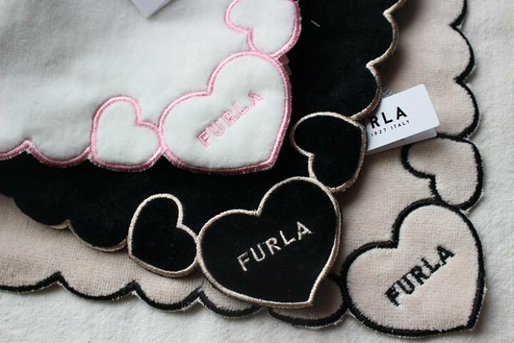 楽天市場 ポスト投函 フルラ Furla かわいい ハートの縁取り タオルハンカチ 大人ハンカチ 女性 ミニタオルハンカチ 23 23ｃｍ オシャレで可愛い ギフト プレゼント 女性 レディース 誕生日 ホワイト ベージュ ブラック ナージャ 雑貨とスイーツ