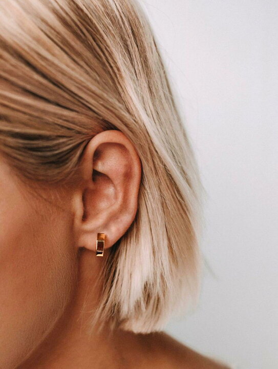 楽天市場 国内甲府ブランド 18k ピアス フープ シンプル Solua ソルア 6角 ラウンド 18金 ピアス つけっぱなし キャッチレス 中折れ 金属アレルギー 対応 レディース ジュエリー アクセサリー プレゼント フープピアス カジュアル おしゃれ 人気 ピアス18k 中