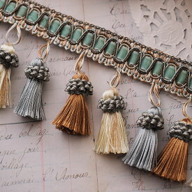 タッセルつきリボン通しブレード(ミント×ブラウン×ホワイト)　20cmタッセル パーツ カルトナージュ ピアス 手芸 ハンドメイド 材料 ボリューム 大ぶり 房 キータッセル カーテン チャーム かわいい 艶 アクセサリ 問屋 商用