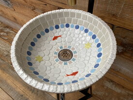 ガーデンシンク タイルシンク タイル流し台 昭和レトロ モザイクタイル 作善堂 外流し 防水 抗菌 洗面ボウル ガーデンパン 庭 手洗い 小型 店舗 屋内 カフェ トイレ ガーデニング レトロ 可愛い おしゃれ 人気 モザイク 美濃焼 家 リフォーム 暮らしの道具 立水栓 丸型