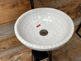 ガーデンシンク タイルシンク タイル流し台 昭和レトロ モザイクタイル 作善堂 外流し 防水 抗菌 洗面ボウル ガーデンパン 庭 手洗い 小型 店舗 屋内 カフェ トイレ ガーデニング レトロ 可愛い おしゃれ 人気 モザイク 美濃焼 家 リフォーム 暮らしの道具 立水栓 丸型