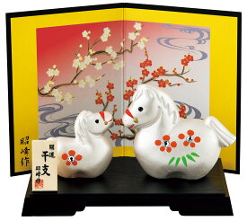 陶器製　干支の置物　午年　お正月飾り　昭峰作　開運福午親子(ラインストーン)　〈2026年 二〇二六年 令和8年 令和八年 馬年・うま年 新年 迎春 十二支・十二獣 干支飾り 玄関飾り 室内飾り コンパクト 陶器人形 和のインテリア・お飾り〉