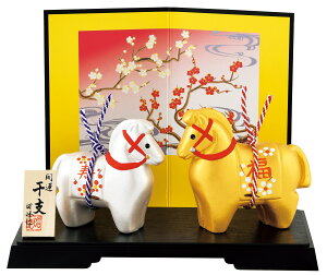 陶器製 干支の置物 午年 お正月飾り 昭峰作 開運金銀紅白梅福午 〈2026年 二〇二六年 令和8年 令和八年 馬年・うま年 新年 迎春 十二支・十二獣 干支飾り 玄関飾り 室内飾り コンパク