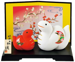 陶器製 干支の置物 巳年 お正月飾り昭峰作 開運紅白の巳親子(小) 〈2025年 二〇二五年 令和7年 令和七年 蛇年 新年 迎春 十二支・十二獣 み・へび・ヘビ 干支飾り 玄関飾り 室内飾り