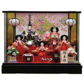 送料無料　東玉作　雛人形　衣装着五人揃い　六角パノラマケース　ガラスケース三段飾り　【春乃】　〈お雛様 お雛さま おひな様 お雛飾り お内裏様 雛祭り 初節供 初節句 三月三日 3月3日 桃の節句 上巳の節句 衣裳着人形 殿姫 三人官女 五人飾り ケース入り飾り〉
