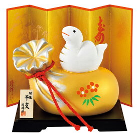 陶器製　干支の置物　巳年　お正月飾り昭峰作　開運宝袋乗り福巳　〈コンパクト 2025年 二〇二五年 令和7年 令和七年 蛇年 新年 迎春 十二支・十二獣 み・へび・ヘビ 干支飾り 玄関飾り 室内飾り 陶器人形 和のインテリア・お飾り〉