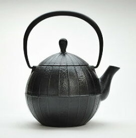 鉄瓶 胡桃 0.7L Kurumi 南部鉄器 南部鉄瓶 壱鋳堂 鉄分補給 直火 ガス火 工芸品 国産 日本製 伝統工芸 ケトル 鉄やかん 鉄製 健康 和食器 プレゼント ギフト 贈り物 贈物 安い おしゃれ お手頃