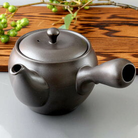 【クーポン対象】【1個】万古焼優美急須 約520ml 3〜4人用 急須 茶器 軽い 網付き 茶こし付き 持ちやすい 大容量 お茶 新茶 おしゃれ モダン 黒 実用的 50代 60代 70代 早割 母の日 プレゼント ギフト 贈り物