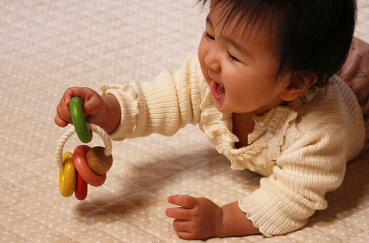 楽天市場 四つ葉リング はがため 歯がため 赤ちゃん おもちゃ 日本製 木のおもちゃ 出産祝い がらがら カタカタ ラトル 男の子 女の子 3ヶ月 4 ヶ月 5ヶ月 6ヶ月 7ヶ月 8ヶ月 9ヶ月 10ヶ月 1歳 プレゼント ランキング おすすめ 木製 音の出るおもちゃ 木のおもちゃ