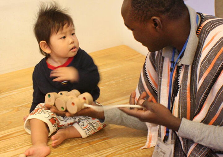 楽天市場 送料無料 六輪車 ミニ 日本製 プルトイ 引き車 木のおもちゃ 車 6ヶ月 7ヶ月 8ヶ月 9ヶ月 11ヶ月 1歳 プレゼント ランキング 2歳 3歳 誕生日ギフト 誕生祝い 出産祝い 型はめ 赤ちゃん おもちゃ 男の子 女の子 カタカタ はいはい 木のおもちゃ製作所