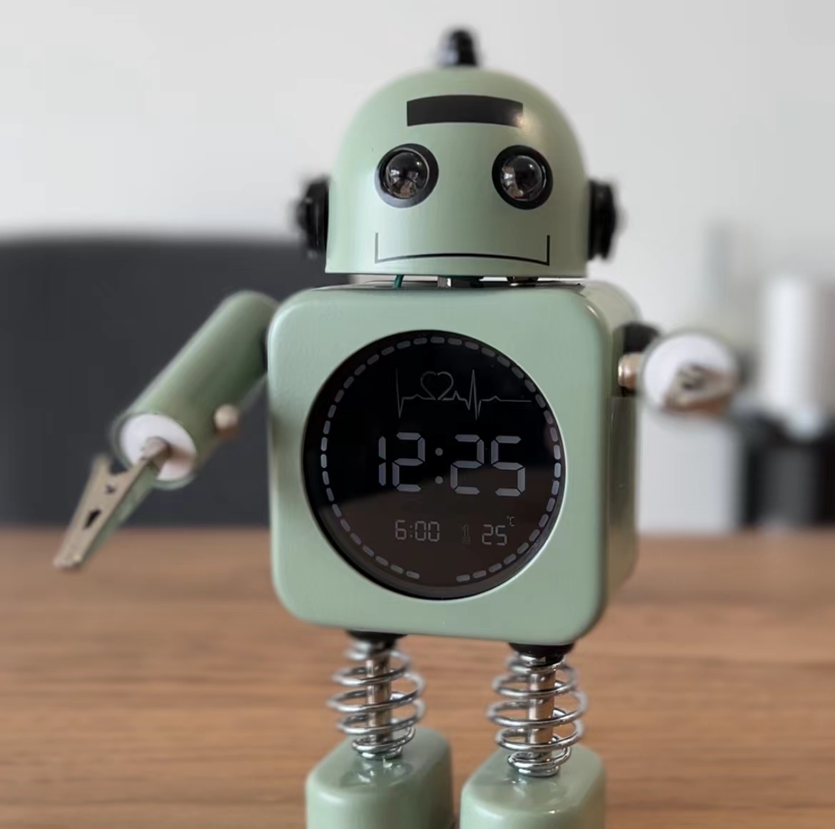 【送料無料】置き時計 目覚まし時計 かわいい デジタル時計 ロボット 置き物 ロボット時計 ユニーク 置時計 静音 お祝い 子供が喜ぶ  プレゼント 5色が選べる メモクリップ グッドプロダクツプラザ