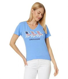 送料無料 ライフイズグッド Life is good レディース 女性用 ファッション Tシャツ Three Americana Beach Chairs Short Sleeve Crusher(TM)-Lite Vee - Cornflower Blue