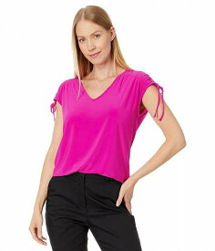 送料無料 ヴィンスカムート Vince Camuto レディース 女性用 ファッション Tシャツ Slvlss V Neck With Shirring At Shoulders - FRCLY Fuchsia