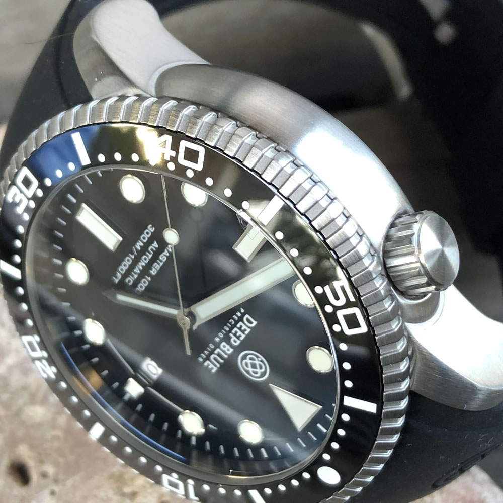 DEEP BLUE（ディープブルー）ダイバーズウォッチ MASTER 1000II 30気圧防水 SEIKO 自動巻きムーブメント ブラックダイアル  M1000BLKTRIPLE 腕時計 | LEVELSEVEN