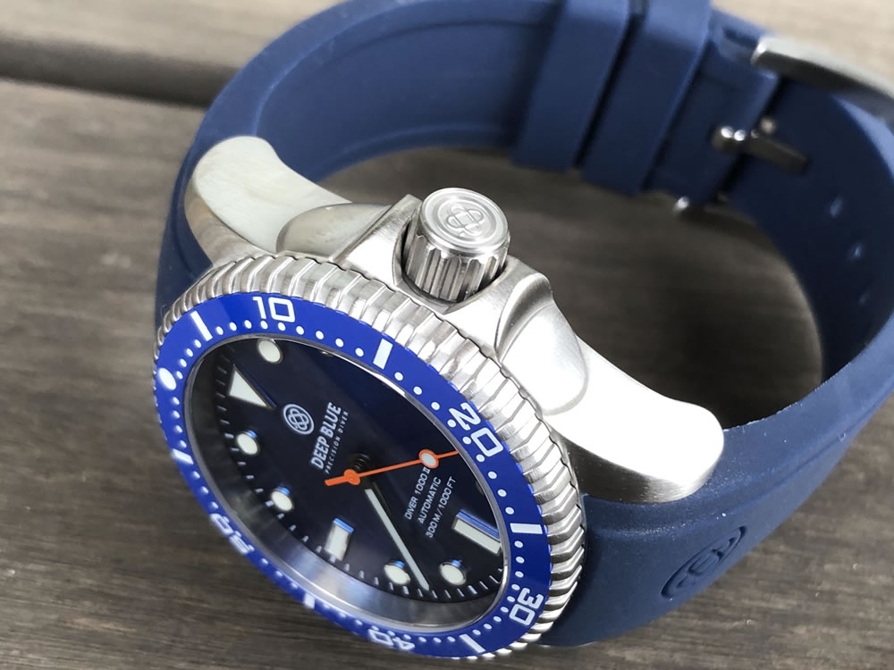 DEEP BLUE（ディープブルー）ダイバーズウォッチ DIVER 1000 II 40MM 330M/30気圧防水 SEIKO 自動巻きムーブメント  セラミックべセル パールブルーダイアル ブルーベルト dvr402blmopbl 腕時計 | LEVELSEVEN