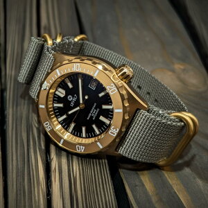 yLV1-BRASSzy2NDFBK-2GD-ZzyG002/_uh[hz yX[v^x[z{ nhCh oN򉻂yޖCA^J/uX̘rv 20Ch @B/ SEIKO NH35 [u