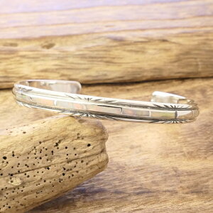 Vintage Indian Jewelry（ヴィンテージ インディアン ジュエリー） 】 ナバホシルバーバングル [ 1930's ] - Lua Touchstone インディアンシルバーバングル、女性用ボリウッドデジジュエリー、チャンキーテクスチャ合金メタルストーンバングルブ