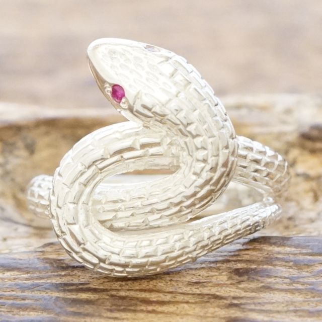楽天市場】【あす楽】ヘビリング 指輪 メンズスネーク 蛇 白蛇シルバー 