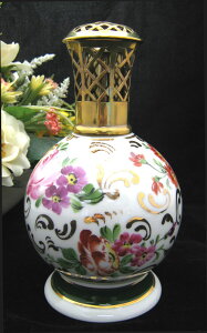 yAeB[N A}vzvxWF 089g NP Roses Sevresmanufacturer unknown1960-1969