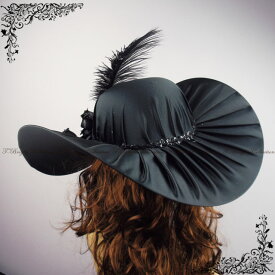 貴族風つば広帽子(ブラック/黒色)ウェディングハット　花と羽が華やかな女優帽！お姫様帽子 舞台 ステージ オペラ ミュージカル ハロウィンイベント(hd970bk-t)