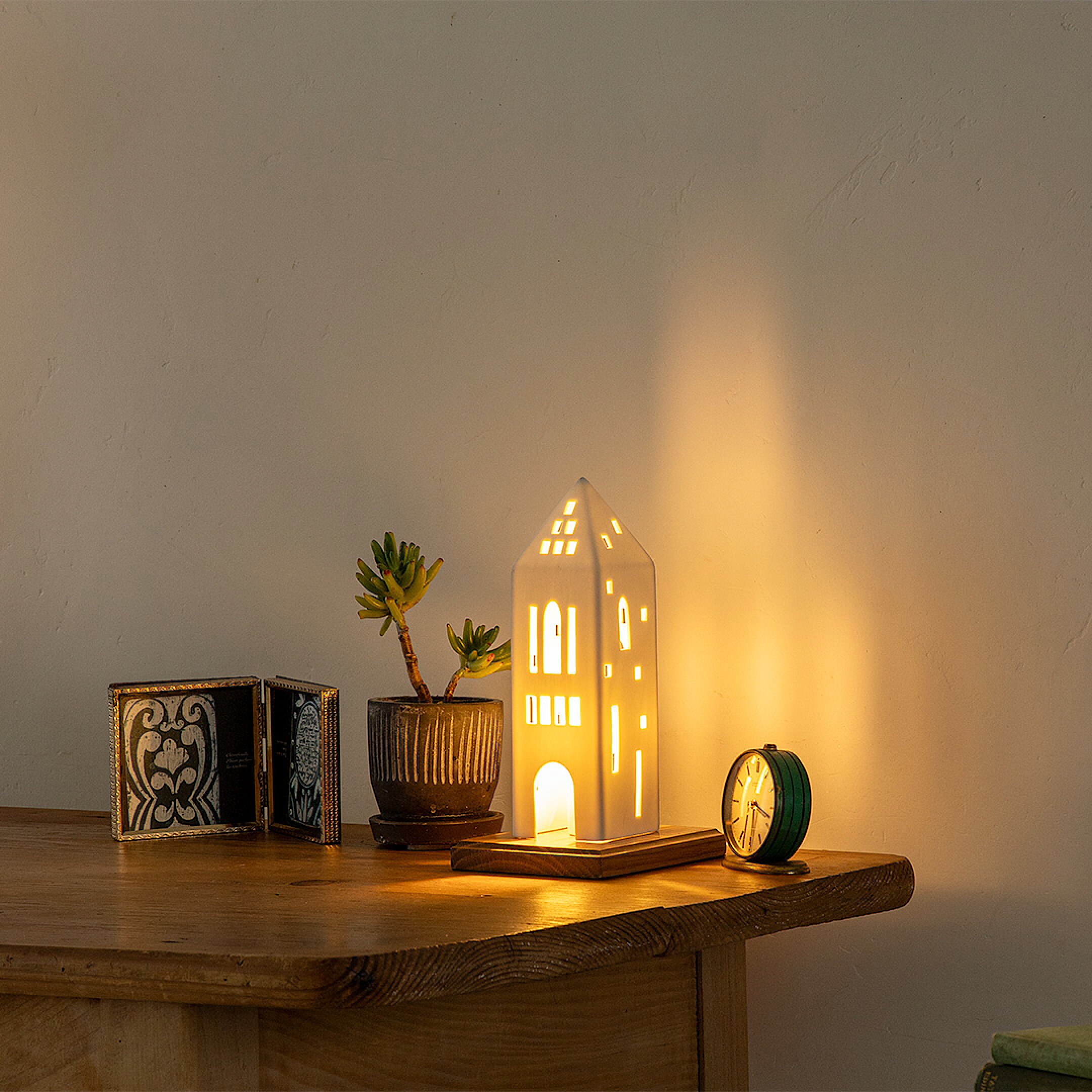テーブルライト コンセント 間接照明 LED 陶器 アンティーク 北欧 LIGHT HOUSE LAMP（ライトハウスランプ） ナイトライト オーク 天然木 磁器 おしゃれ かわいい 卓上 照明器具 照明