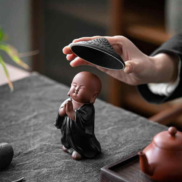 楽天市場】置物 かわいい 小坊主 僧侶 フィギュア 紫砂陶器 黒 茶こし 