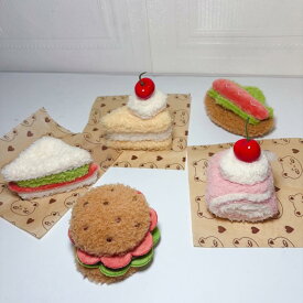 ぬいぐるみ キャラクター 食品サンプル 食べ物 モチーフ ふわふわ マスコット ハンバーガー ホットドッグ サンドイッチ ロールケーキ ミルクレープ キーホルダー バッグチャーム ブローチ 飾り アクセサリー