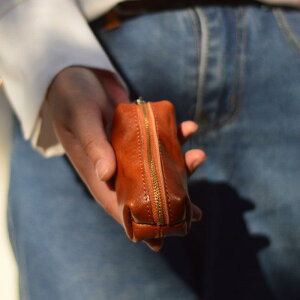 キーケース 男女兼用 本革 牛革 レザー 柔らかい ミニ スクエア型 手持ち 腰掛け ベルトループ 小物入れ 収納ポーチ クラッチ セカンドバッグ 高級感 普段使い ブラック ブラウン
