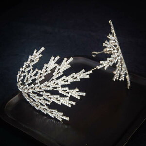 ヘッドドレス レディース ブライダル ウェディング 結婚式 花嫁 ティアラ クラウン 王冠 カチューシャ 豪華 欧米風 フラワーモチーフ ラインストーン クリスタルストーン 繊細デザイン パー