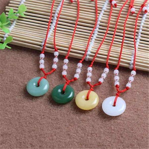 ネックレス 観音 仏 ペンダント 琉璃 ガラス 和田玉風 平安扣 円形 丸型 赤紐 八珠コード 民族風 レトロ エスニック クラシック アクセサリー