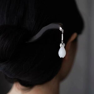 ヘアアクセサリー 木蓮 花モチーフ かんざし ヘアスティック 中国風 古典的 レトロ 黒檀 天然木製 玉飾り 翡翠 タッセル 房飾り まとめ髪 アップヘア ロングヘア 髪留め