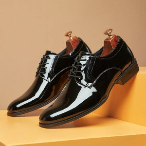 革靴 メンズ ブローグ ポインテッドトゥ エナメル パテントレザー メダリオン 彫刻 ダービー レースアップ 紐靴 ビジネス フォーマル ドレス ウェディング 結婚式 カジュアル 衝撃吸収 ブラ