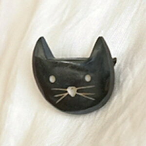 u[` Lbg L ubN L ˂ lR cat Lbg BROOCH NEKO WH A1320 ANVX Akorat AR[g  {[  [` k  킢 A1320