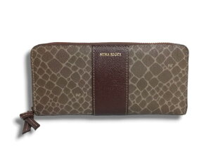 jib`@NINA RICCI@OCk[{[@Eht@Xi[z@zx[W@L[Ot@p[X@_[NuE@fB[Xz@v@U[