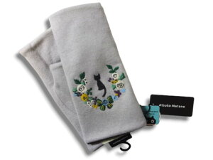 アツコマタノ Atsuko Matano またのあつこ マタノアツコ 手袋 指無し手袋 黒猫 猫 キャット 花 刺繍 ウール100% グレー GRAY レディース 女性 婦人 防寒  21〜22cm 日本製