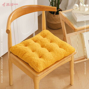 シートクッション ひも付き もこもこ 正方形 無地 ダイニングチェア 洗える 椅子用 座布団 食卓椅子用 秋冬 滑り止め 食卓チェアパッド 座面クッション 冷え対策 腰当て 低反発 車 畳用 在宅