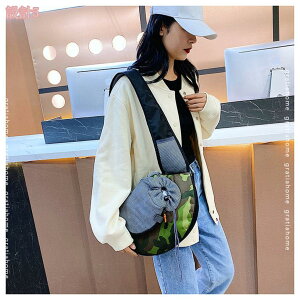 安全なキャリーバッグ 小型犬 猫 ウサギ キャリー 軽量 変形しない ペットきゃりーバッグ 手提げ 肩掛け 折りたたみソフトキャリー 通気性 旅行/通院/災害避難用/外出 ペットキャリーバッグ