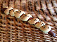 【くるくる棒】1本の長いソーセージにフランス生地をくるくる巻き付けたフランス系惣菜パン