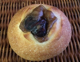 【渋皮マロンフランス】渋皮マロンのペーストと渋皮マロンが贅沢に入ったフランスパン